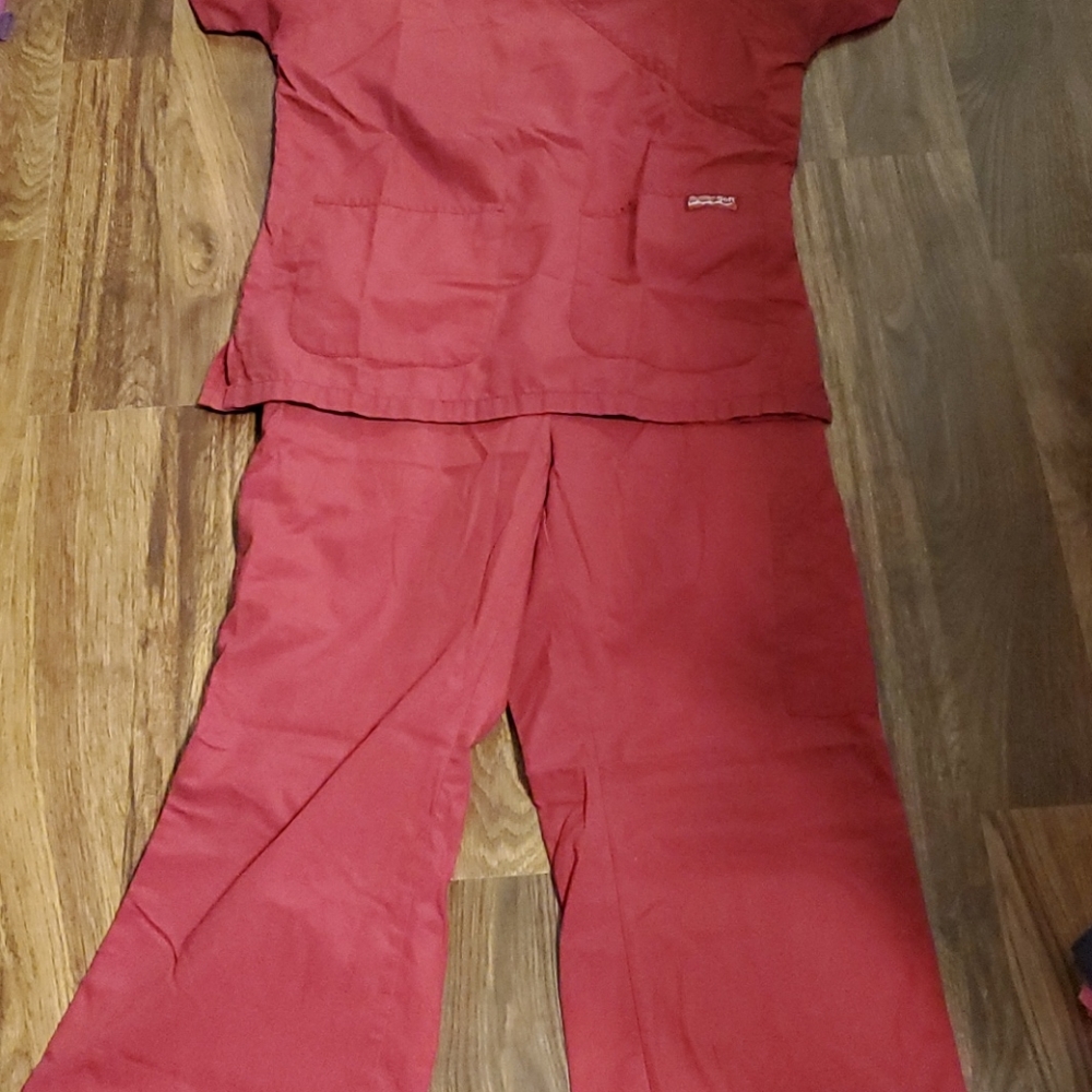 Scrub set